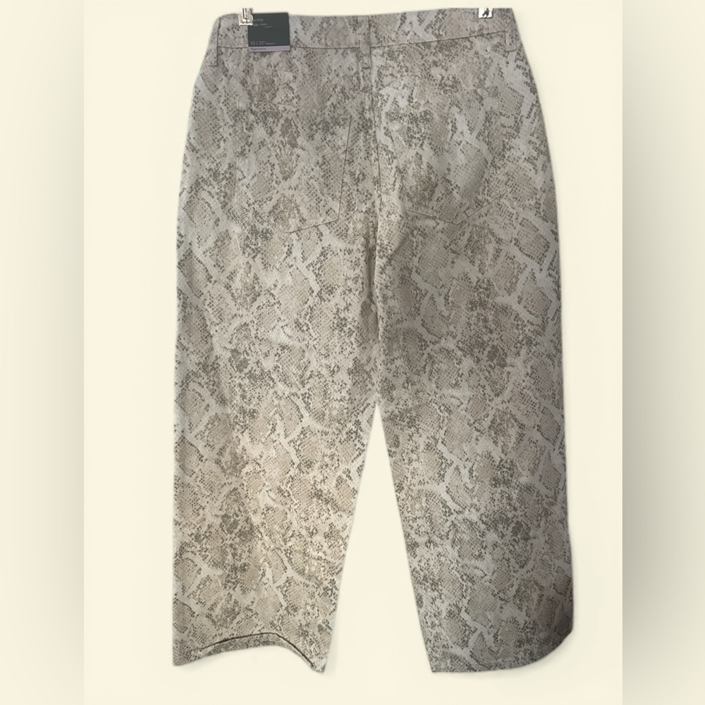 Wild Fable- Snake Skin Print, Low Rise, baggy Jean. Inseam 31 Size 10R - Picture 3 of 6